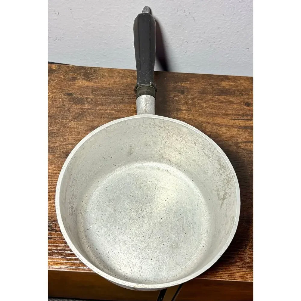 Vintage1950s Club Hammered Aluminum Saucepan 2 QT Silver Hammercraft Cookware